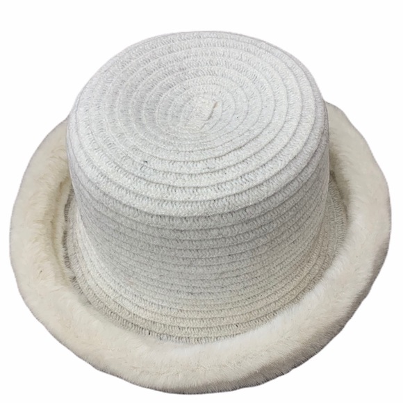 ❣️2/$45❣️ Straw Buckle Hat With Faux Fur - Picture 4 of 5